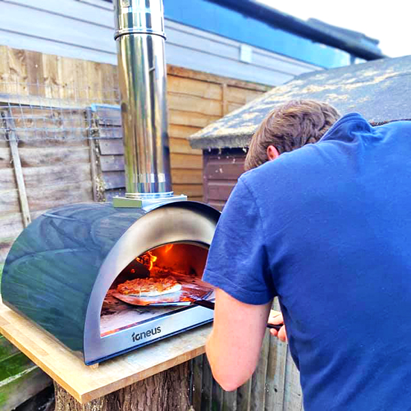 Igneus Classico wood fired garden pizza oven