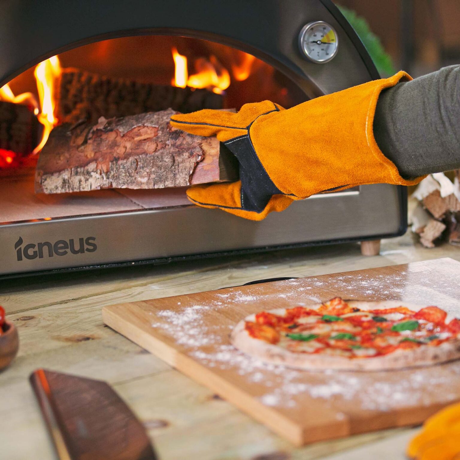 Heat resistant gloves - Igneus wood fired pizza ovens uk