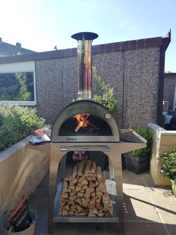 Igneus Classico pizza oven with stand