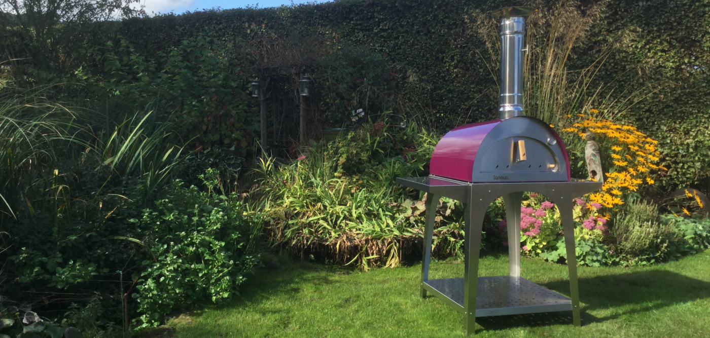 Igneus Classico pizza oven with stand