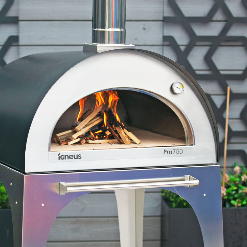 Igneus Pro 750 wood fired pizza oven - outdoor shot - igneus wood fired pizza ovens uk - close