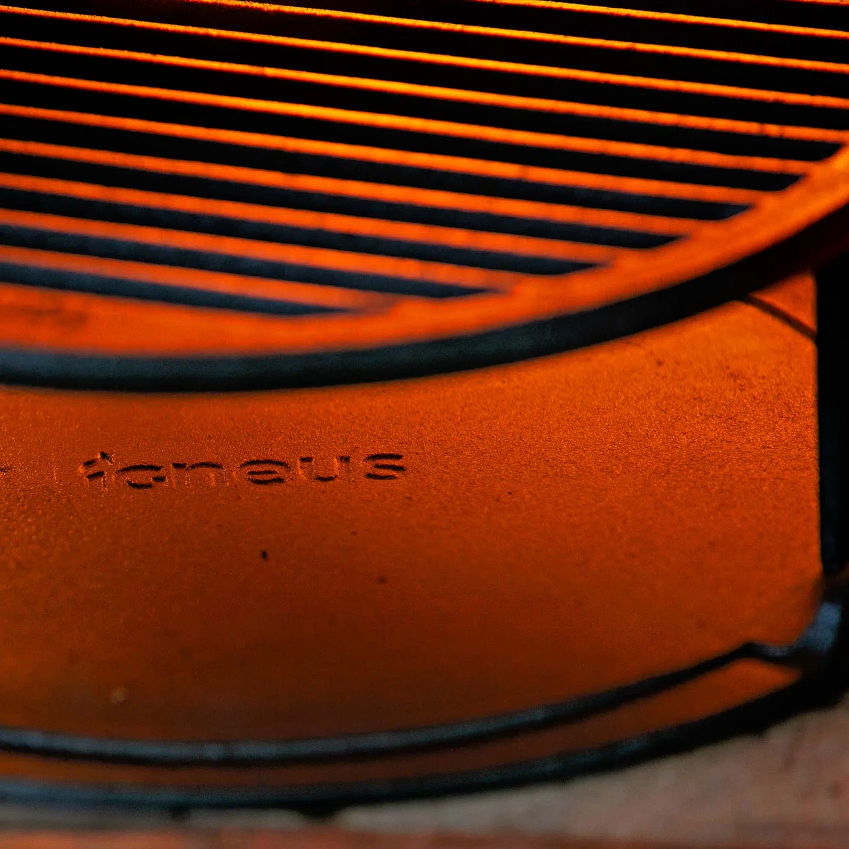Igneus Cast Iron Tuscan Grill - Image 8