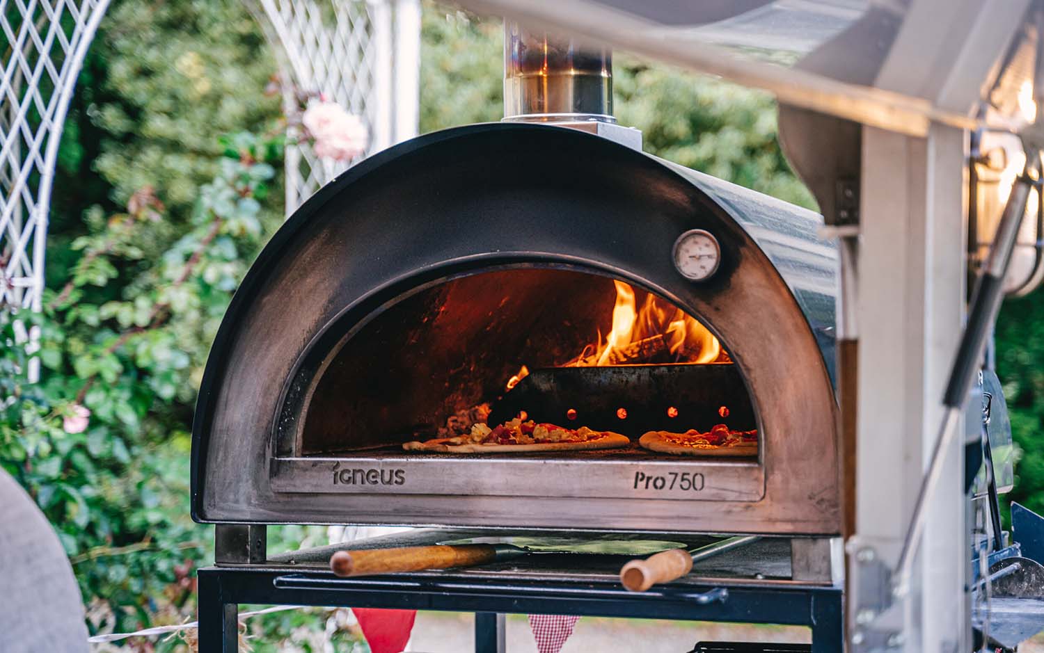 Best Commercial Pizza Ovens - Igneus Pro 750 wood fired pizza oven uk
