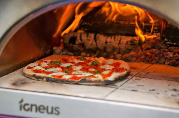 Igneus Classico wood fired pizza oven - how to cook pizza