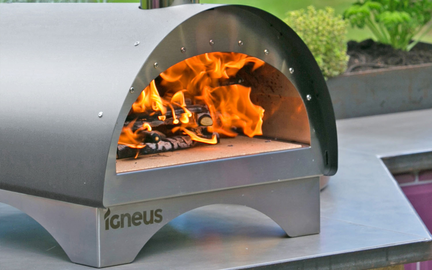 Igneus Minimo pizza oven - best portable pizza ovens - igneus wood fired pizza ovens uk