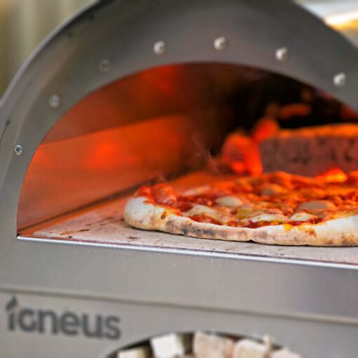 Igneus Minimo Replacement Firebrick - Cooking pizza