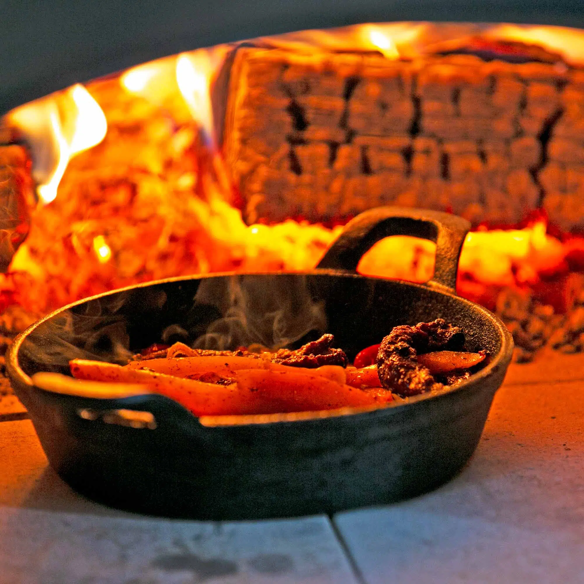 Igneus Pro Cast Iron Sizzler Pan with wooden serving board -