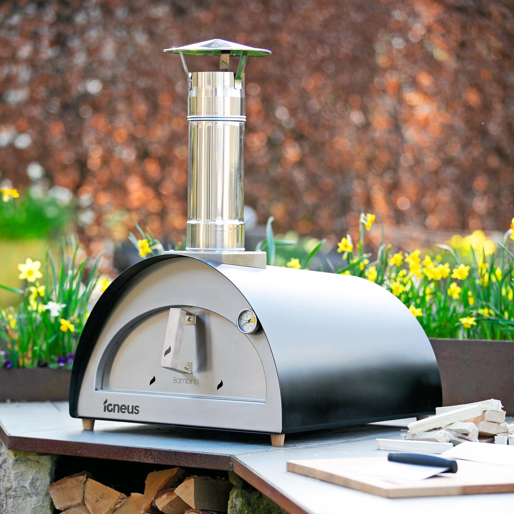 Igneus Bambino wood fired garden pizza oven in Black